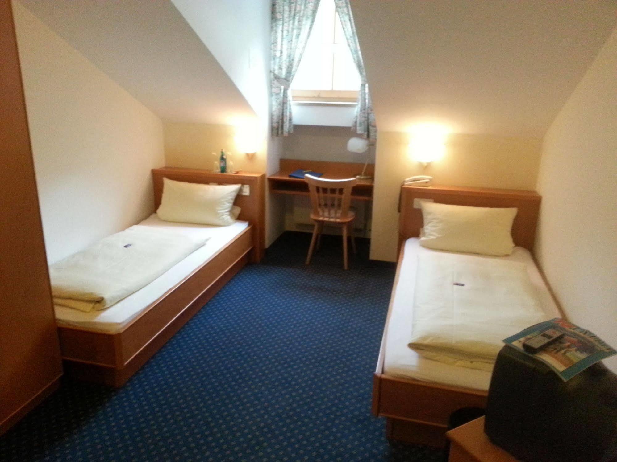 Hotel Zum Braeu Kinding Exterior photo